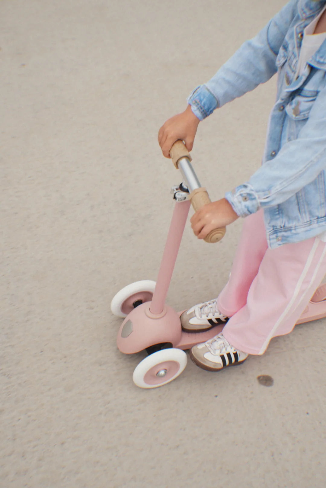 Banwood hulajnoga ECO dla dzieci 3–6 lat – Dusty Rose + DWA PREZENTY: koszyk i przypinki