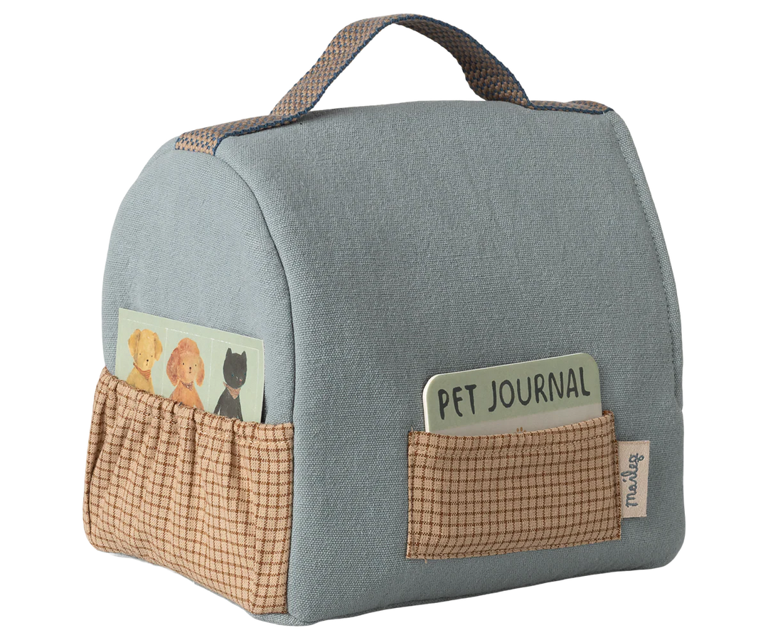 Maileg Nosidełko dla pieska – Dusty Blue